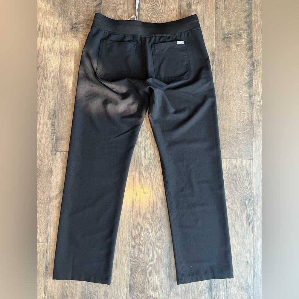 FIGS Women’s Scrub Set Black Size Medium Top Straight Leg Pant Nurse Scrubs - Picture 7 of 8